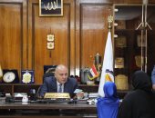 محافظ قنا يؤكد علي ضرورة التفاعل الفوري مع شكاوى المواطنين