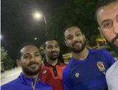 صور.. وليد سليمان وربيعة وأكرم توفيق "فولة واتقسمت نصين" مع أشقائهم 