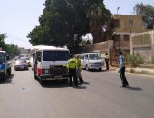 صور.. محافظ الشرقية يسحب رخصة 42 سيارة بسبب عدم الالتزام بالكمامة