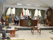 محافظ جنوب سيناء يناقش موقف تنفيذ المشروعات وتوافر السلع الغذائية