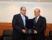 عضوا الأولمبية يطرحان مشروع التأمين الصحي والإجتماعى لحماية المدربين 