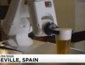 فى إسبانيا فقط.. روبوت لتقديم البيرة للحفاظ على التباعد الاجتماعى "فيديو"