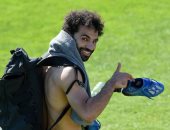 محمد صلاح ينشر صور من عودته لتدريبات ليفربول.. والجمهور: "النجيله بتزغرط "
