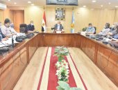 محافظ أسيوط يترأس اجتماع بحث الموقف التنفيذى لمشروعات القرى الأكثر احتياجًا