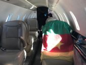علم بلاده داخل طائرته الخاصة.. صامويل ايتو يحتفل بالعيد الوطنى للكاميرون