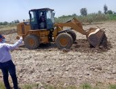 صور.. إزالة 16حالة تعد على أراضى زراعية وأملاك دولة بالبحيرة