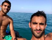 أحمد ياسر ريان فى رحلة نيلية بصحبة شقيقه للتغلب على ملل كورونا