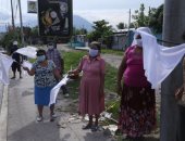 سكان السلفادور يخرجون للشوارع طلبا للطعام المجانى بعد تفشى كورونا 