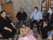 وفد من محافظة بنى سويف يزور أسر الشهداء لتقديم التهنئة بعيد الفطر  