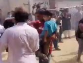 إنقاذ أطفال من موقع تحطم الطائرة الباكستانية فى كراتشى.. فيديو