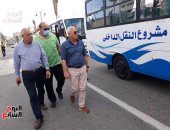 محافظ بورسعيد يتفقد عددا من سيارات النقل الداخلى بعد رفع كفاءتها.. صور