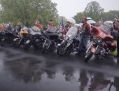 مسيرة بالدراجات النارية لدعم ترامب.. والرئيس الأمريكى يدعو لفتح دور العبادة