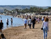 زحام على شواطئ إيطاليا بعد تخفيف إجراءات العزل 