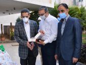 محافظ الغربية يوزع كعك العيد على الأطقم الطبية والمرضى بمستشفيات العزل