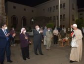 مصحف وسجادة ولعب.. الخشت ينشر فيديو استقبال 2800 عائد من الخارج