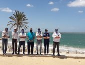 شباب شمال سيناء يتطوعون لمنع رواد شاطئ العريش من التواجد فى العيد.. صور