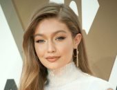 خمس أشياء لا تستغنى عنها أيقونة الجمال جيجى حديد في إطلالتها.. اعرفي أبرزها 