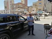 صور.. محافظ الغربية يصادر ميكروباصات وتوك توك وتشميع محل لخرق الحظر بسمنود