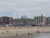 المئات من سكان نيويورك على الشواطئ بعد تخفيف قيود الإغلاق.. فيديو