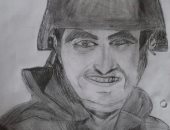 صورة.. الطفلة لينا تشارك برسم بورترية للشهيد "منسى" يبرز موهبتها الفنية 