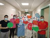 سيلفى ولافتات الهلال مع الصليب فى احتفالات مستشفى العزل بملوى في عيد الفطر