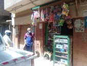 صور.. غلق وتشميع 7محلات تجارية لمخالفتها قرار الحظر بالمحلة