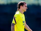 "ضفيرة" جريزمان تُثير الانتباه فى مران برشلونة