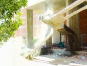 صور.. إزالة شاسيهات محلات فى حملة بحى غرب المنصورة