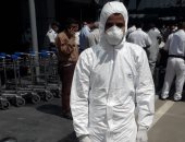 جيشنا الأبيض.. "جورج" مراقب صحى بمطار القاهرة على خط مواجهة كورونا