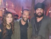 نجلاء بدر وأحمد صلاح حسنى فى كواليس الحلقة الأخيرة من "الفتوة"