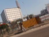 شاهد.. إزالة لافتة "نادى القرن الحقيقى" من أعلى سور الزمالك