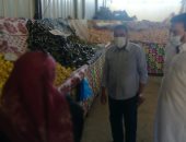 محافظ مطروح يتفقد المعرض اللوجيستى لبيع الخضر والفاكهة.. صور