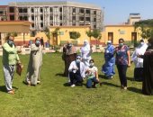 صور.. خروج 9 حالات جديدة بعد تعافيها من فيروس كورونا بالمدينة الجامعية ببنى سويف