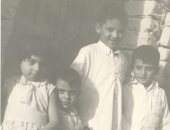 سفير السعودية بالقاهرة يستعيد ذكريات الطفولة بصورة بين بيوت مكة المكرمة 