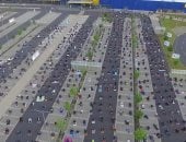 موقف سيارات يتحول إلى "ساحة لصلاة العيد" فى ألمانيا.. فيديو وصور