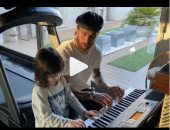 فيديو وصور ..راموس يعزف على البيانو مع ابنه ويوجه له رسالة مؤثرة: ننمو معاً