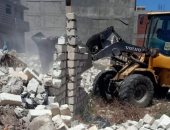 صور.. إزالة التعدى على أراضى الدولة بحى المنتزه شرق الإسكندرية