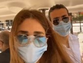رامي صبري وشيما صابر يتحديان كورونا بالكمامة في شهر العسل