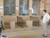 صور.. الحركة تعود للسكة الحديد والمترو غدا بعد توقف 6 أيام.. استئناف حركة القطارات تحت شعار "لا دخول بدون كمامة".. التشغيل 6 صباحا وينتهى 8 مساءً.. وتحديد مسافات آمنة أمام شبابيك الحجز لتحقيق التباعد الاجتماعى