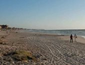 الأجهزة الأمنية بالإسكندرية تخلى شاطىء البيطاش لوجود تجمعات