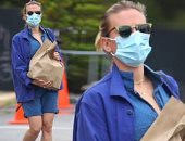 بعد تأجيل زفافها بسبب كورونا.. سكارليت جوهانسون تتسوق وحيدة بالكمامة