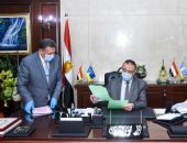 صور .. محافظ الإسكندرية يعتمد نتيجة الشهادة الإعدادية بنسبة نجاح 99٪