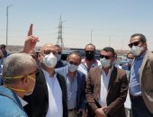 صور.. وزير الإسكان يشهد التشغيل التجريبى لأحد الكبارى الجديدة بـ6 أكتوبر 