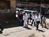 محافظ الفيوم يتفقد مجمع مواقف "بنى سويف" لمتابعة الالتزام بارتداء الكمامات