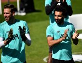 محمد صلاح ولاعبو ليفربول يحتفلون بعيد ميلاد جيرارد.. فيديو 