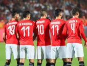 وائل رياض يستعين بصورة للمنتخب الأولمبي لنبذ التعصب بين الجماهير