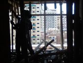 إزالة طابق مخالف خلال حملة بحى ثان المحلة.. صور