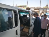 محافظ القليوبية يتفقد مواقف سيارات الأجرة للتأكد من التزام المواطنين بارتداء الكمامة