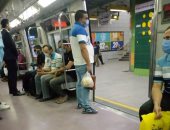 قارئ يشارك بصور لالتزام المواطنين ارتداء الكمامة داخل عربات المترو