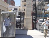 التزام العاملين في جامعة بنها بارتداء الكمامة.. صور 